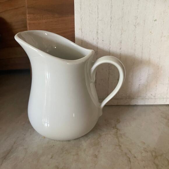 Apilco France white porcelain creamer - Picture 2 of 8